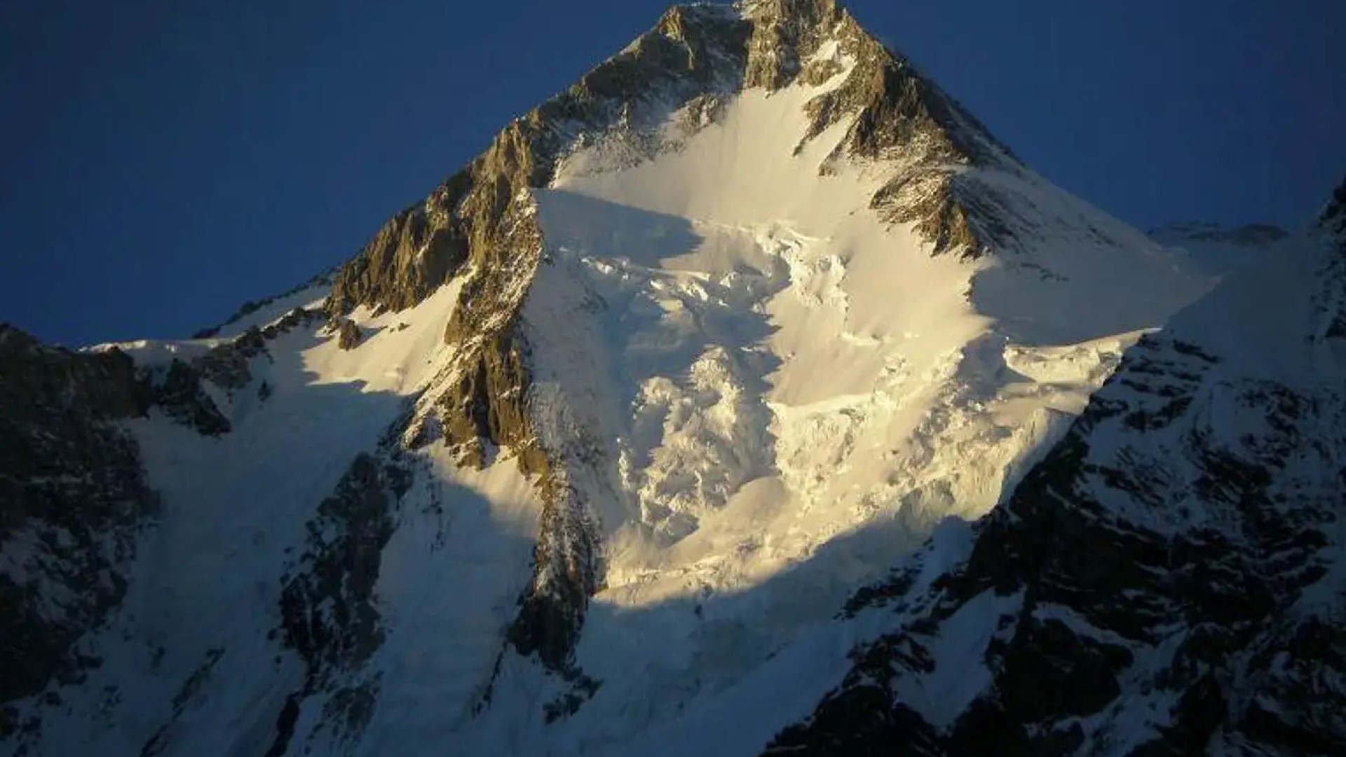 Gasherbrum I 8080m Climbing Expedition