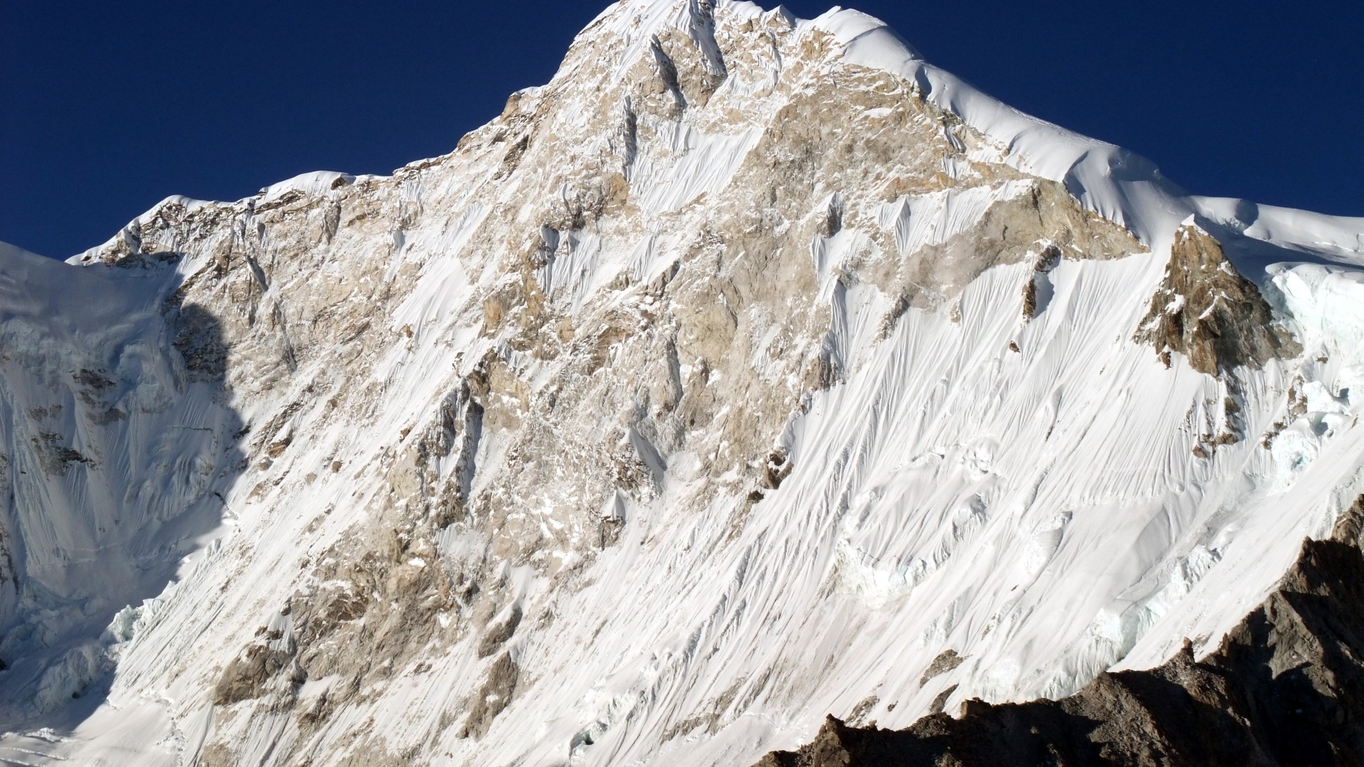 Mt. Baruntse (7129m/23,389ft) Climbing Expedition