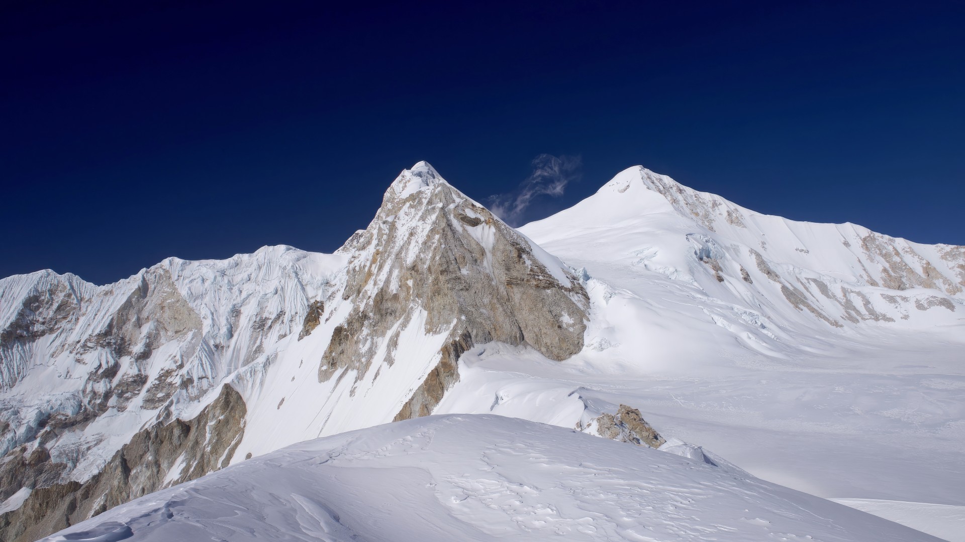  Mt. Baruntse (7129m) Climbing Ski Expedition